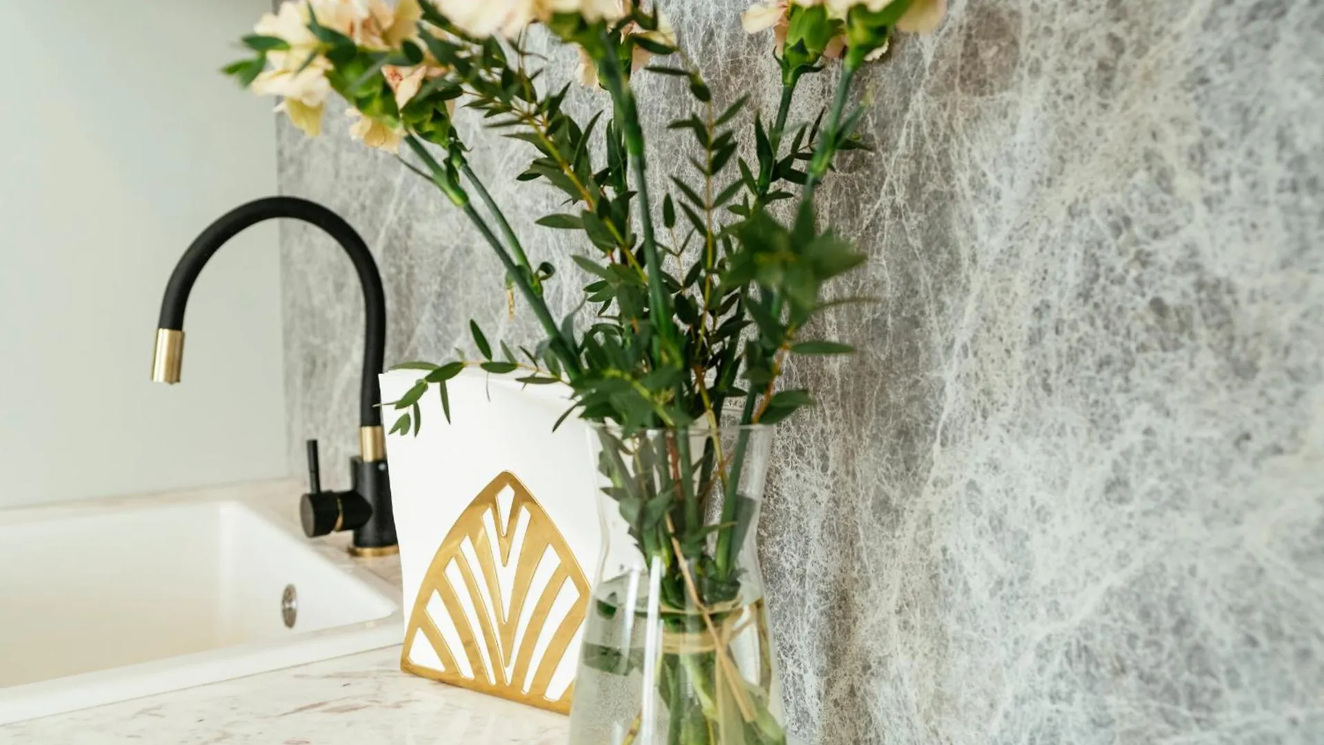 Bright 2Br Flat - Palace Hall - Charming Balcony Bukarest Apartman