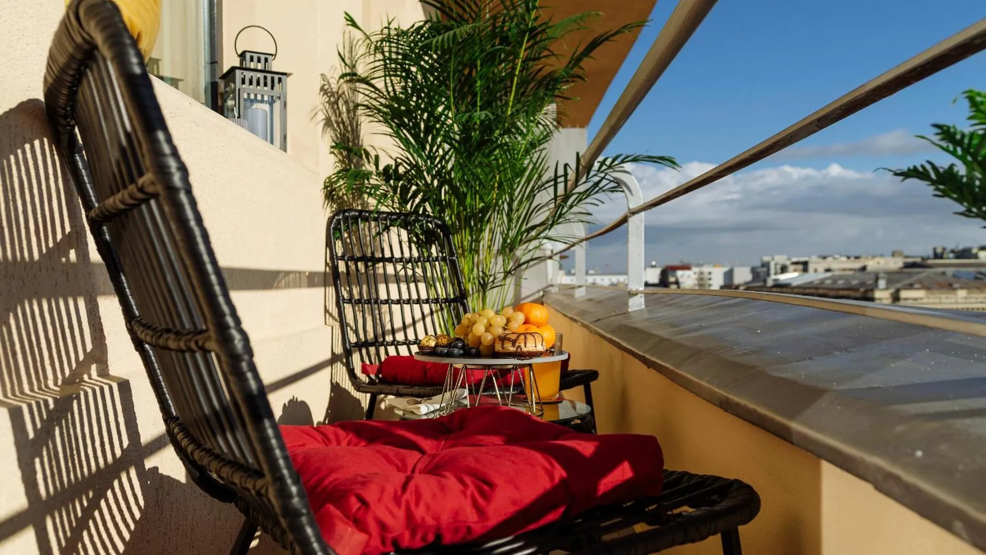 Bright 2Br Flat - Palace Hall - Charming Balcony Bukareszt 0*,  Rumunia