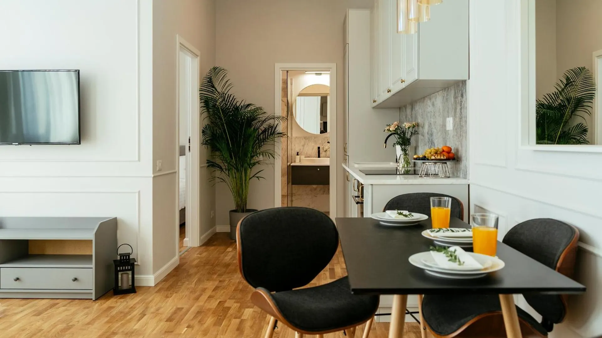 Apartament Bright 2Br Flat - Palace Hall - Charming Balcony Bukareszt
